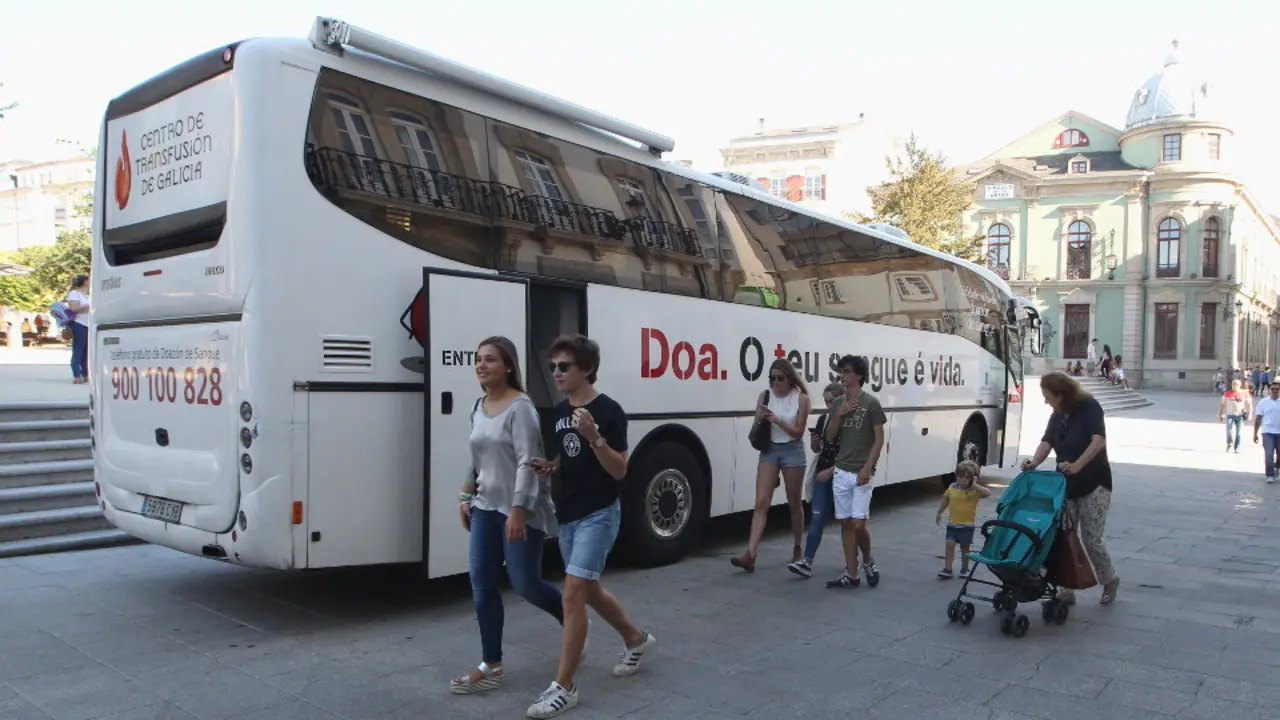 Autobús de la Axencia de doazón de órganos e sangue. AEP