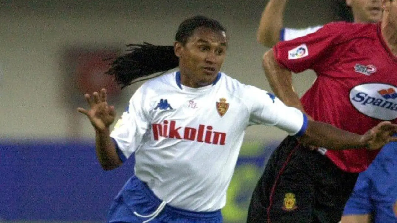 Esquerdinha en un partido entre el Zaragoza y el Mallorca disputado en Son Moix. OSCAR PIPKIN (ARCHIVO EFE)