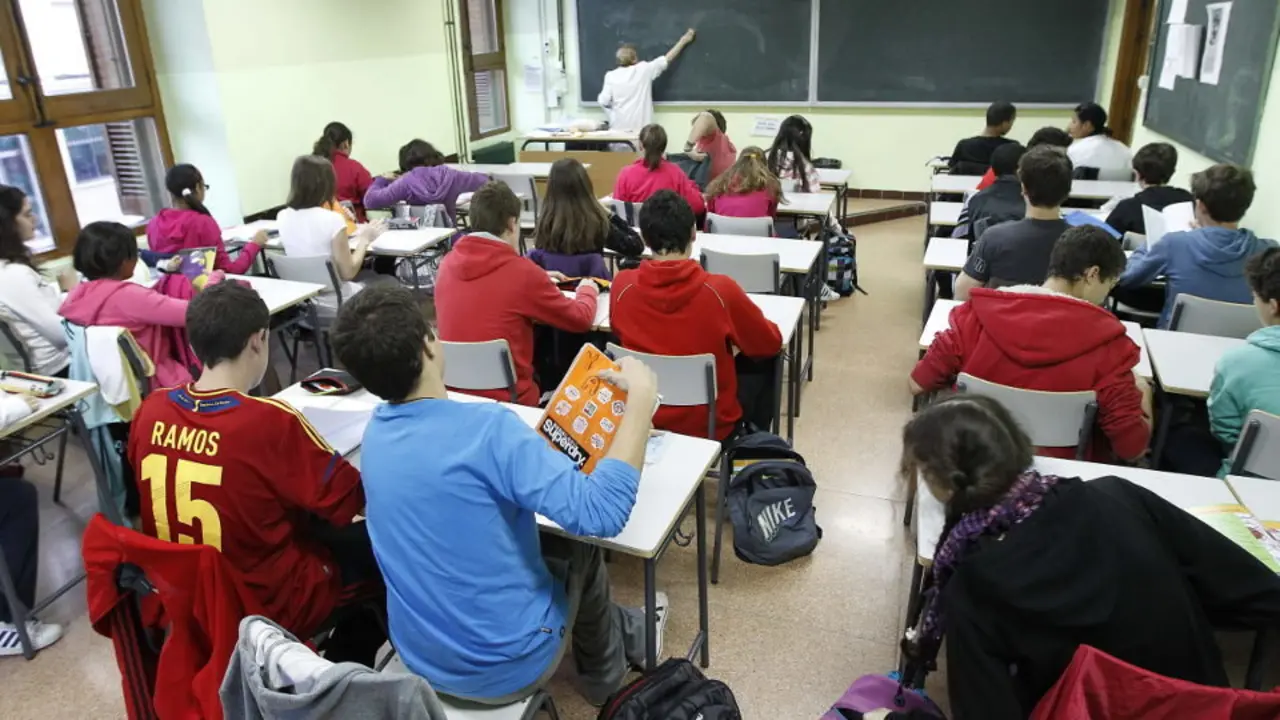 Alumnos en una clase. ARCHIVO