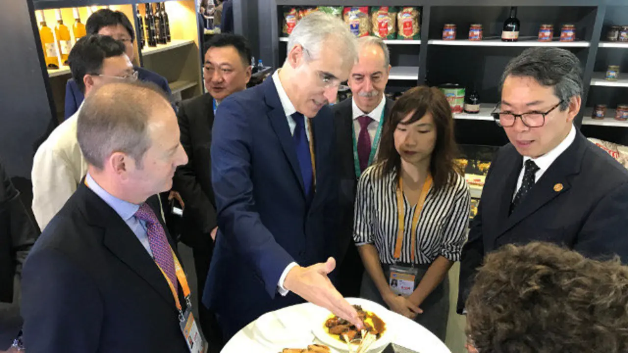 Conde, na Feira Internacional de Importación de China. XUNTA