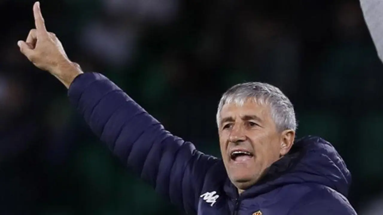 Quique Setién, en el partido contra el Rapid de Viena. JOSÉ MANUEL VIDAL (EFE)