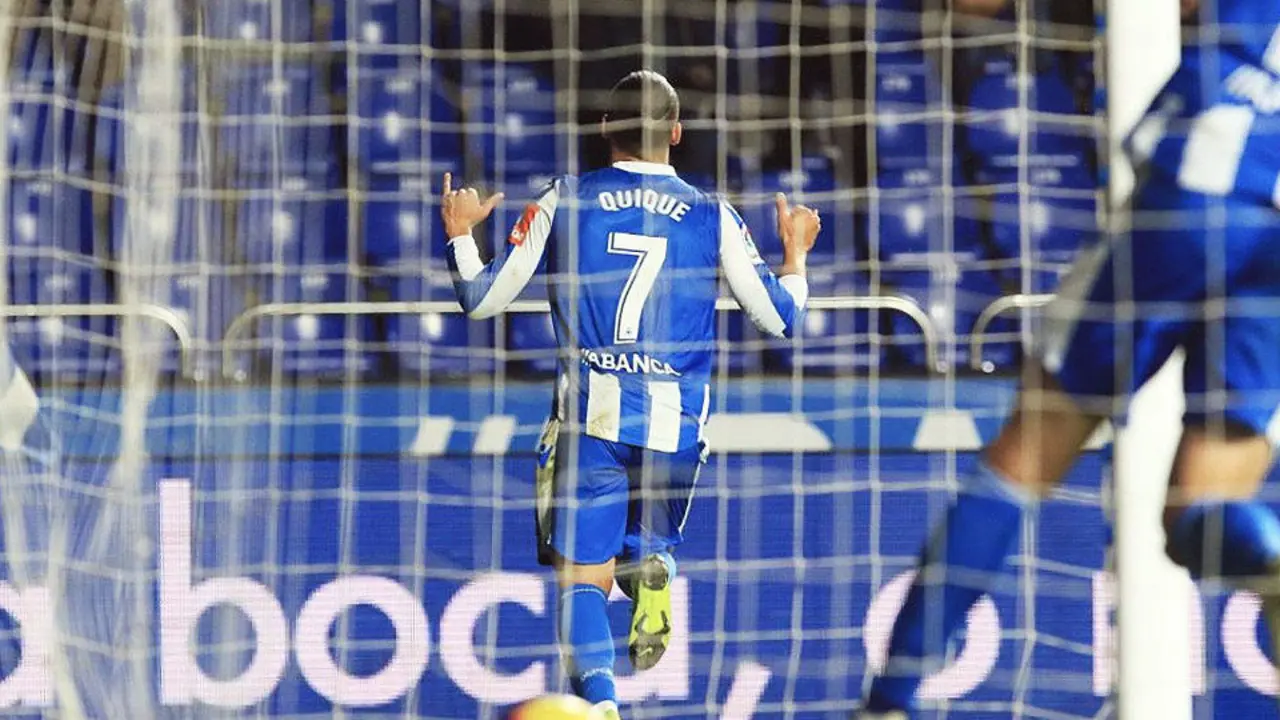 Quique González celebra uno de los goles anotados. RCD
