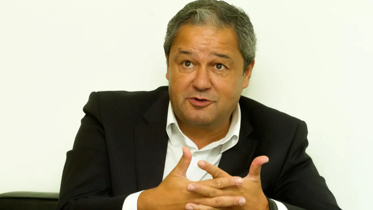 Tino Fernández, durante la entrevista en Santiago. LUIS POLO