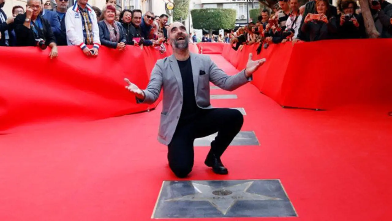 Estrella en el Paseo de la Fama de Almería de Luis Tosar. RICARDO GARCÍA (EFE)