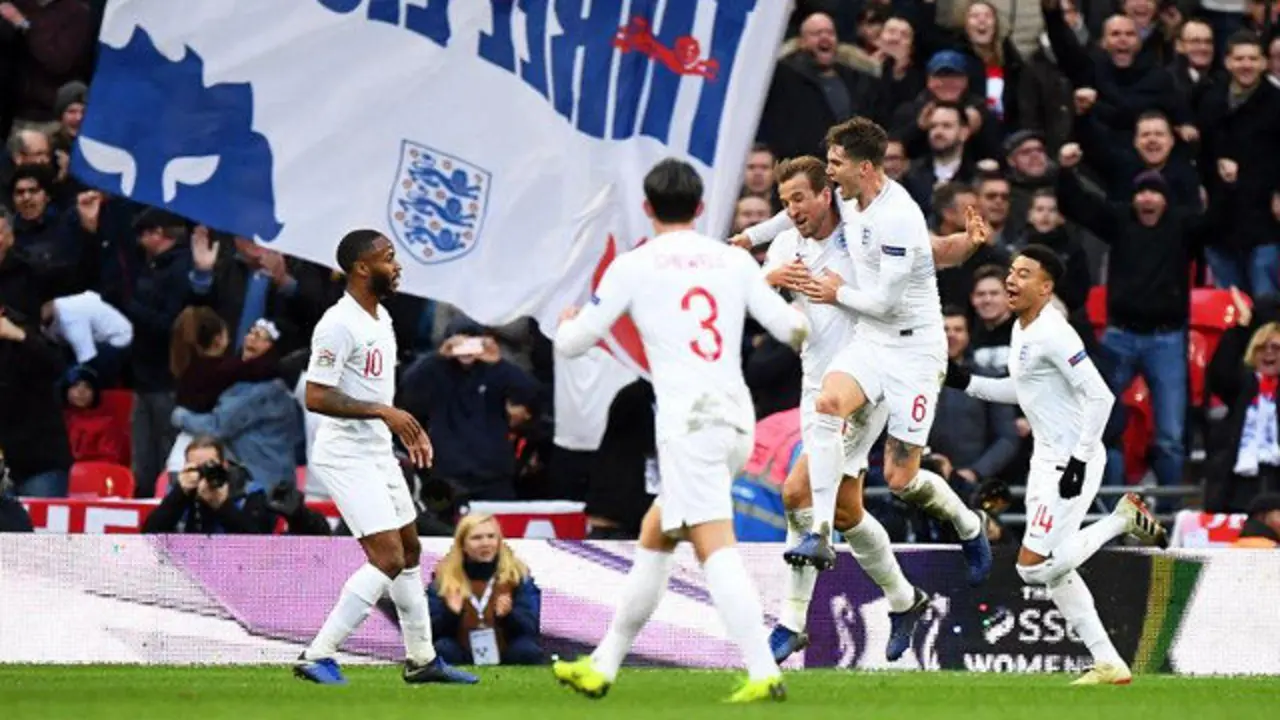 Inglaterra, tras marcar el tanto del empate. FACUNDO ARRIZABALAGA (EFE)