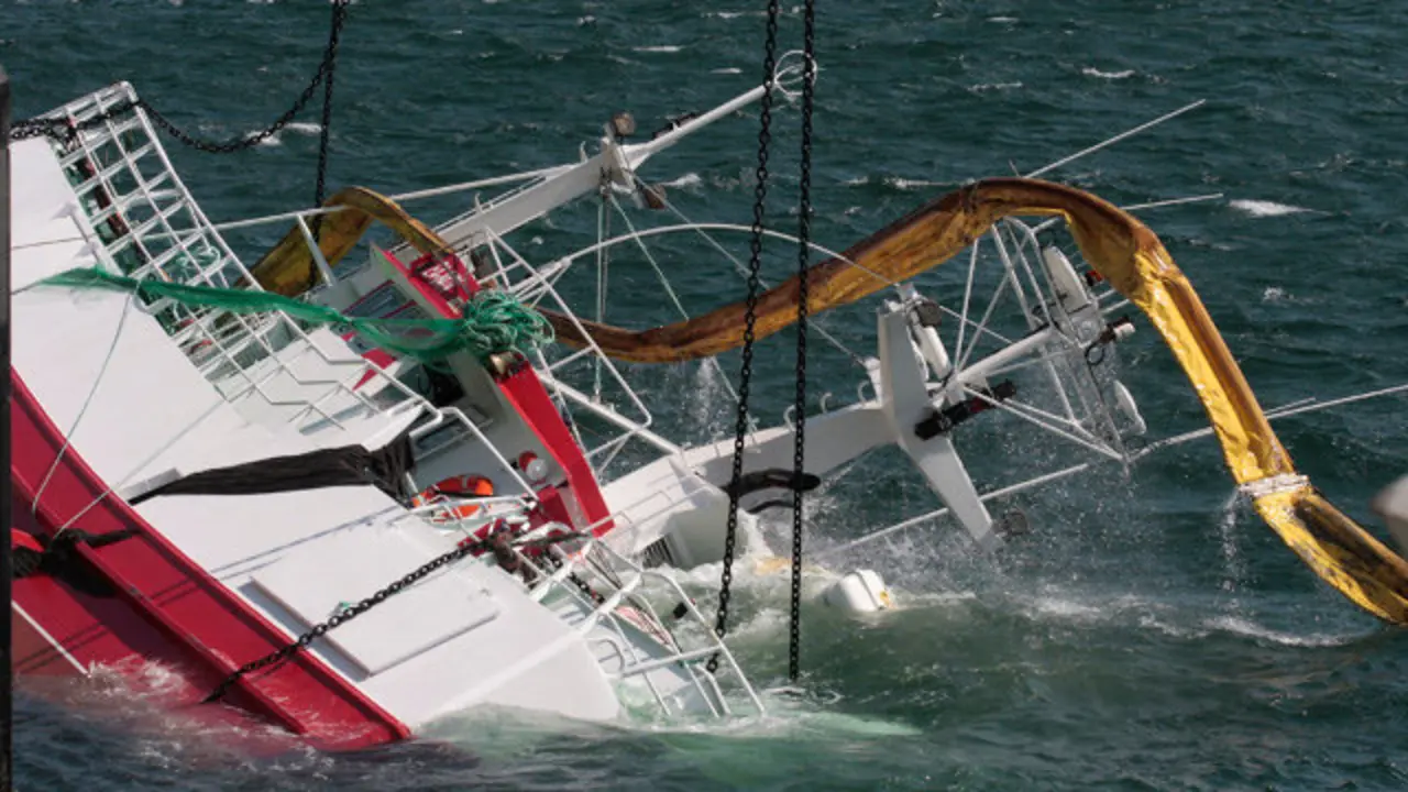 El Hermanos Landrove, tras ser reflotado en 2009. AEP