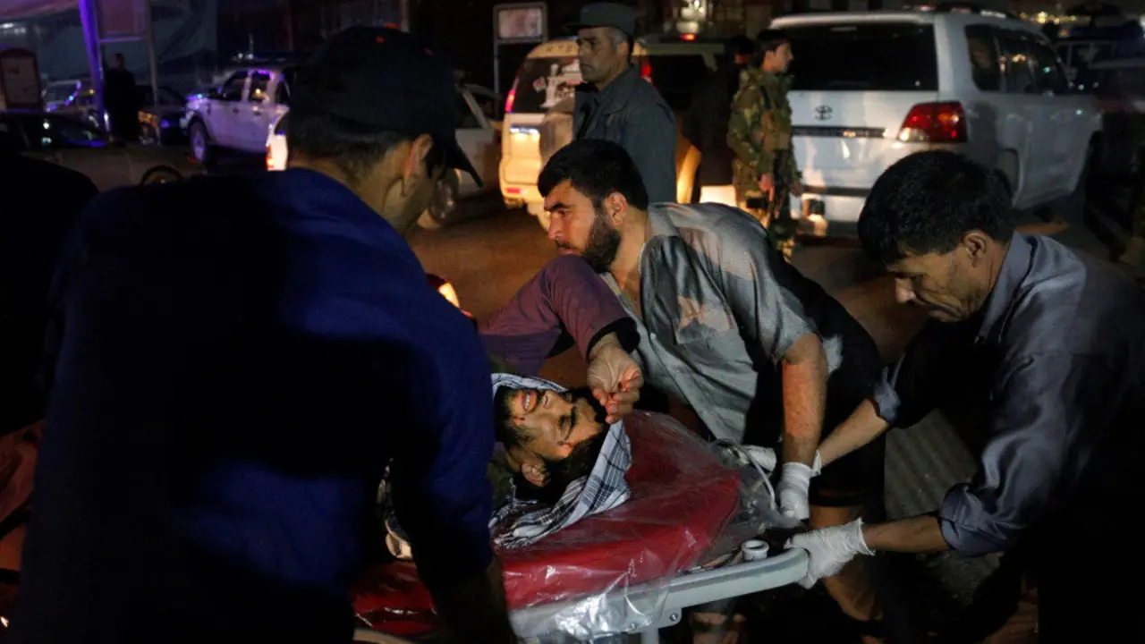 Traslado de un herido en Kabul. EFE