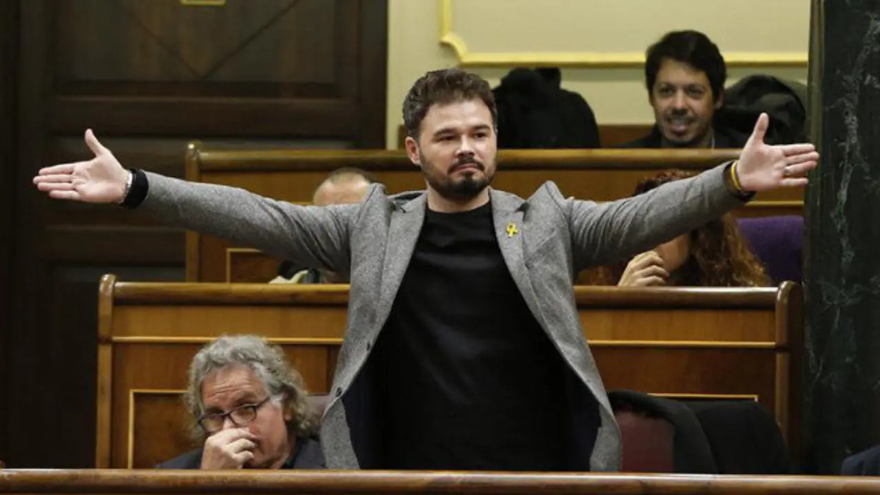 Rufián, antes de ser expulsado del pleno. JAVIER LIZÓN