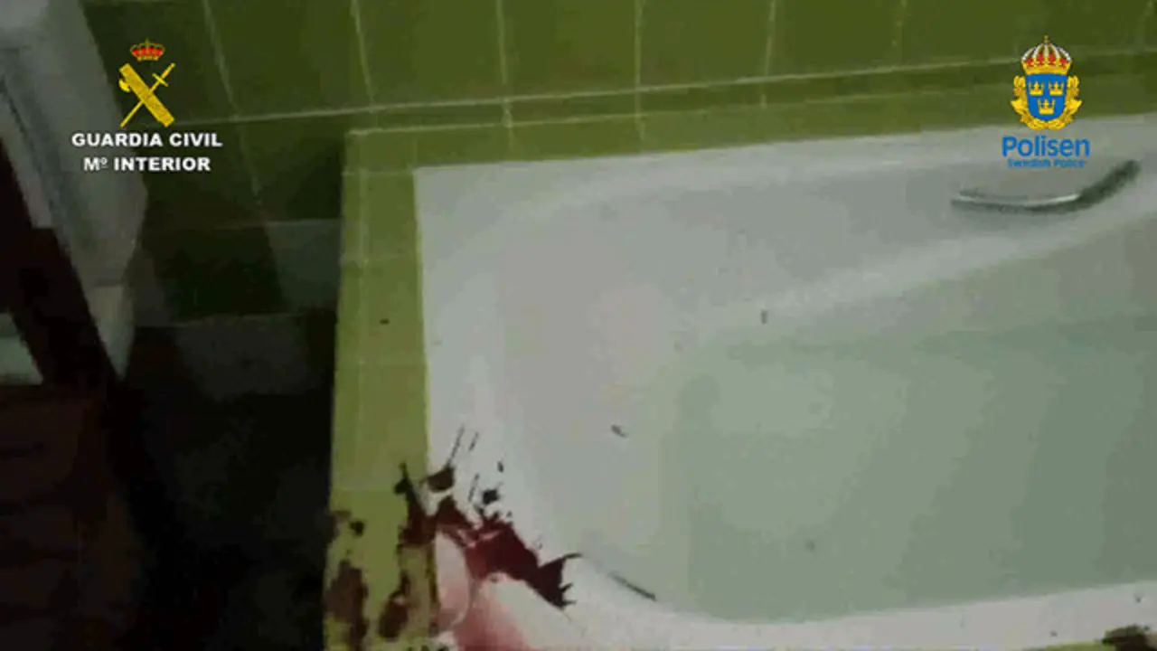 Restos de sangue na vivenda na que se executou ao narcotraficante sueco en Mijas. GARDA CIVIL