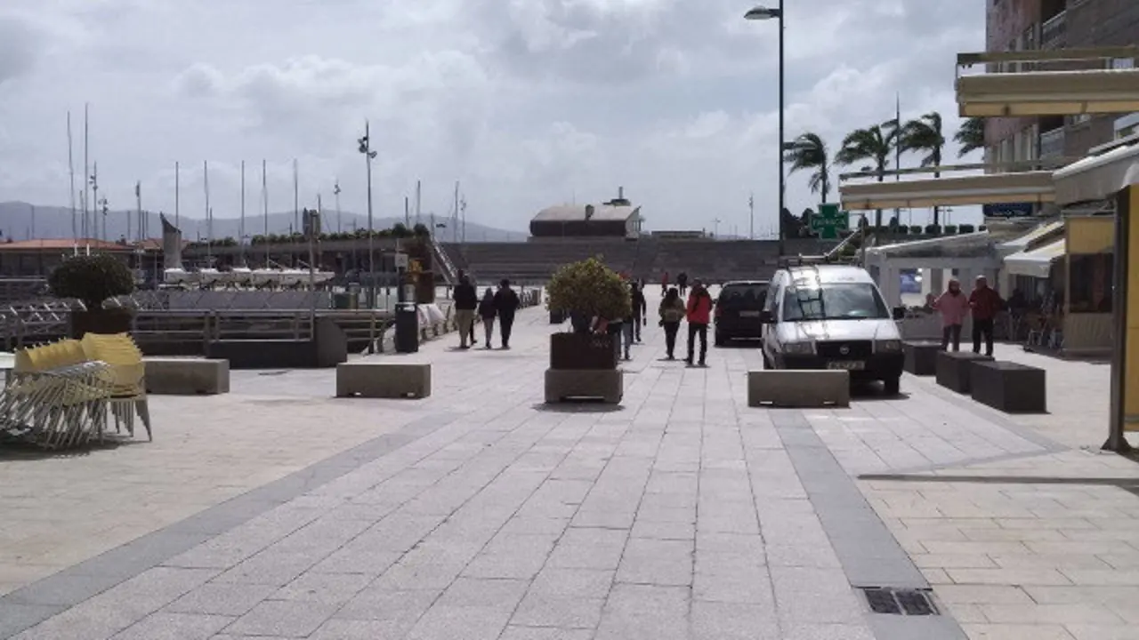 Peatonización en una calle de Sanxenxo. ARCHIVO