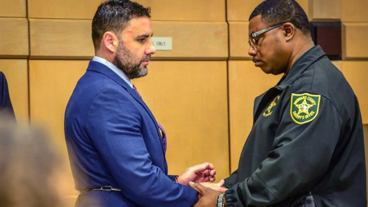 Un alguacil quita las esposas de Pablo Ibar GIORGIO VIERA