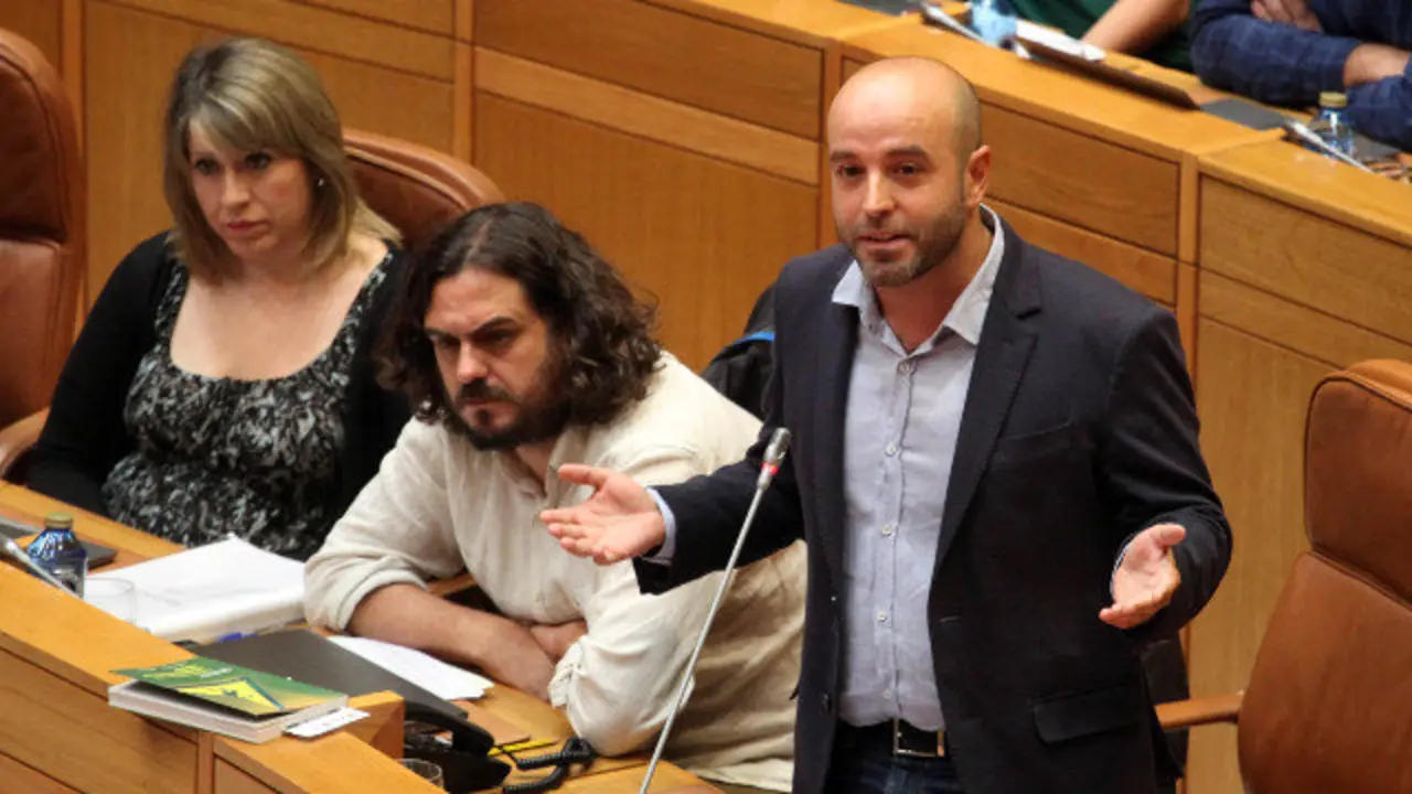 Villares, junto a Antón Sánchez y Carmen Sánchez. PEPE FERRÍN