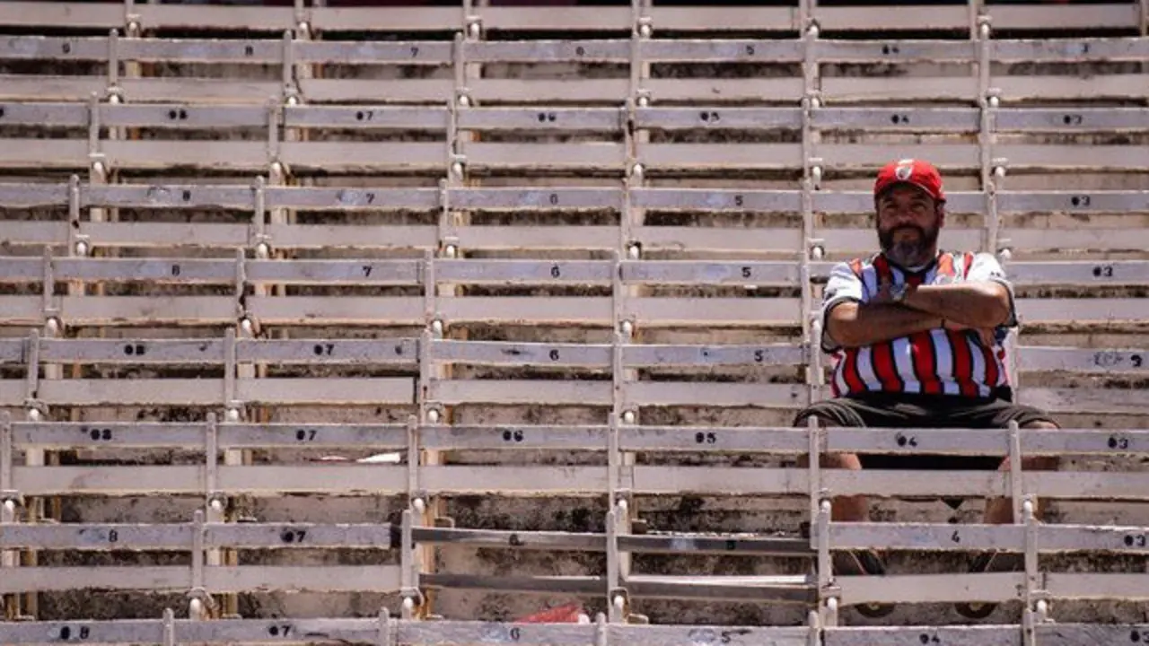 Un aficionado del River Plate. MATÍAS NAPOLI (EFE)