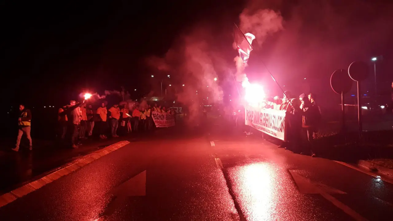 Un instante de las protestas, a primera hora de la mañana. EP - Alcoa