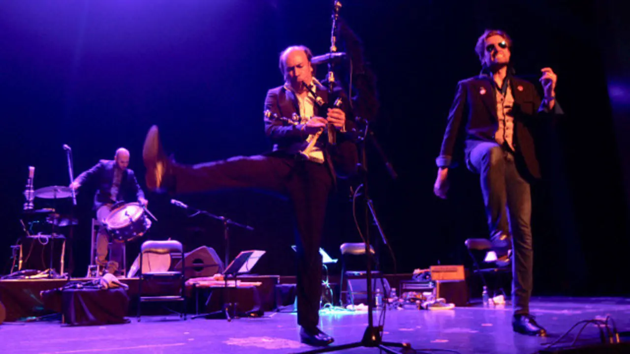 Carlos Núñez actuou no Culturgal rodeado de amigos e convidados RAFA FARIÑA