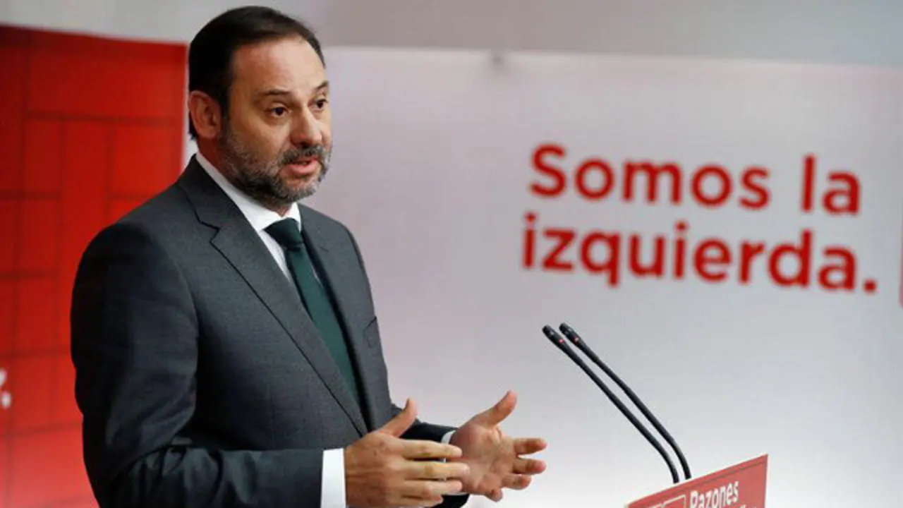 José Luis Ábalos, en rueda de prensa. EMILIO NARANJO