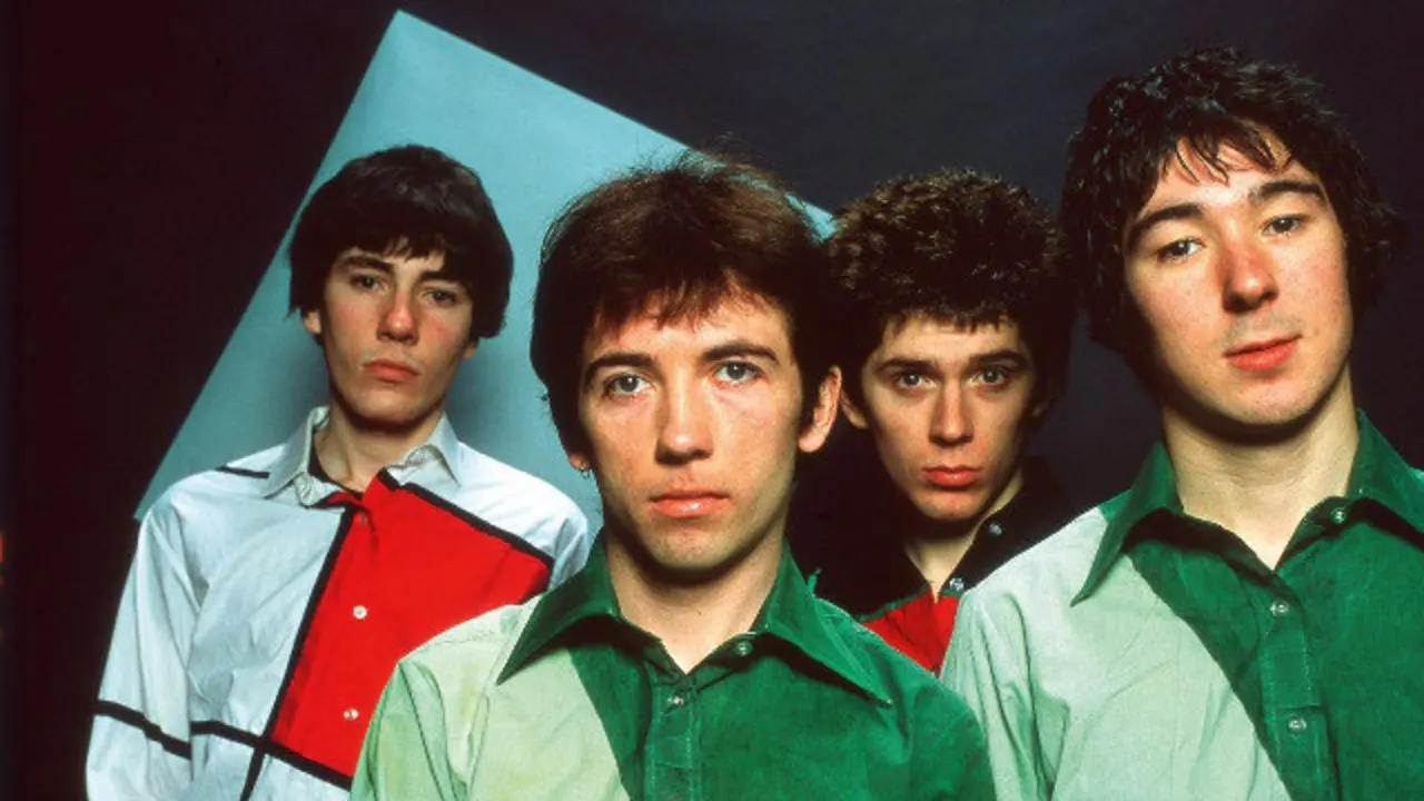 Pete Shelley, en el centro. EP