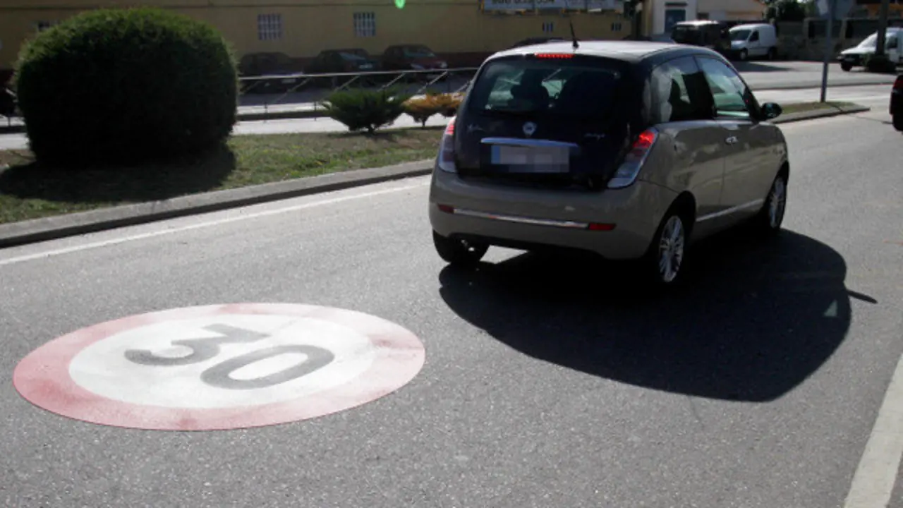 Zona 30 en Pontevedra. GONZALO GARC&Iacute;A