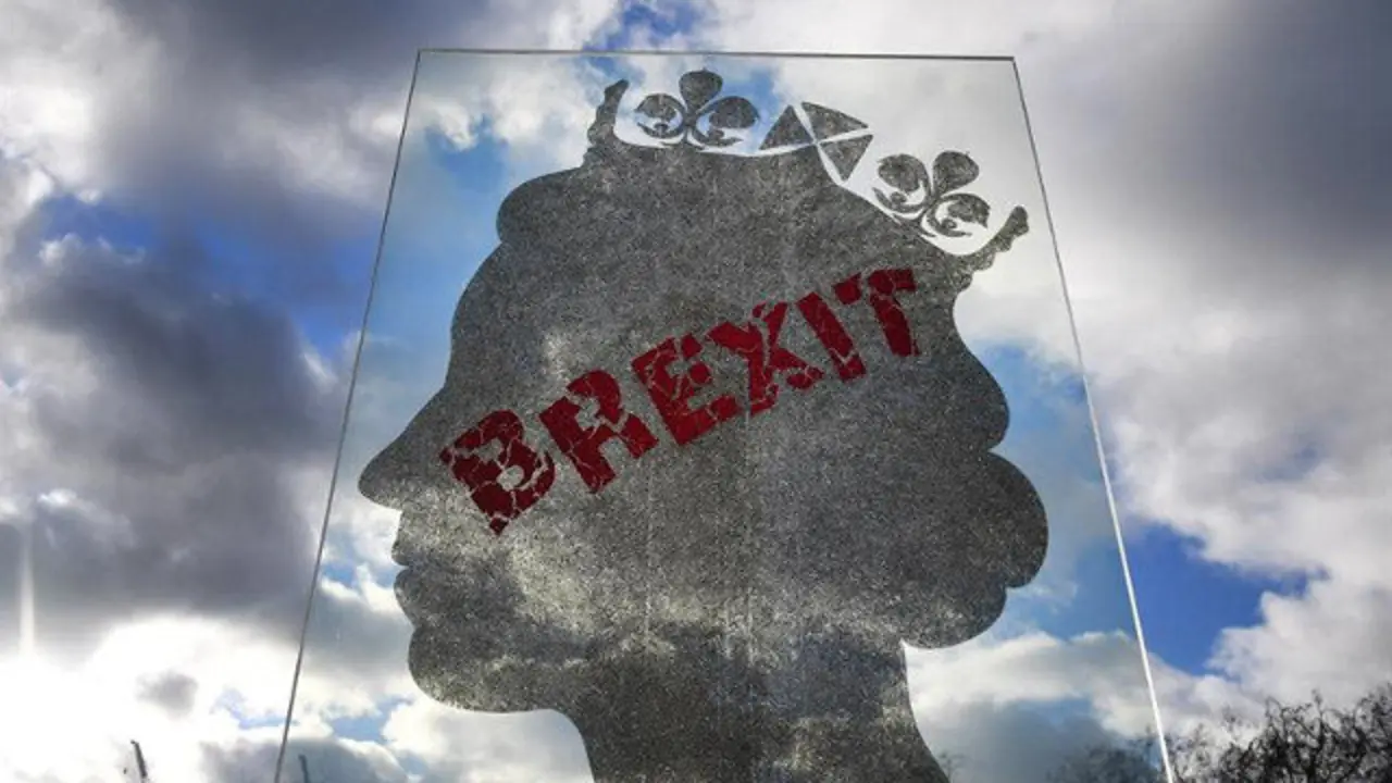 Una instalación artística sobre el Brexit en Park Lane en Londres. ANDY RAIN (EFE)