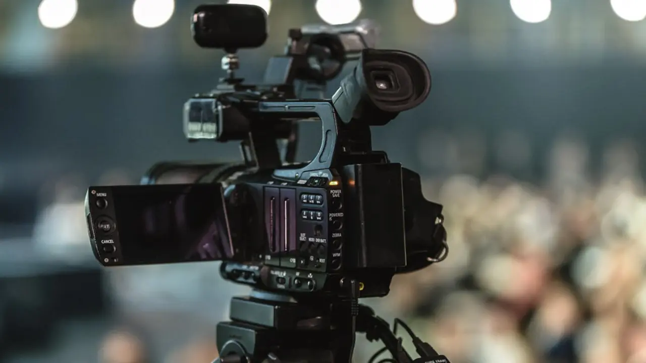 Una Cámara de televisión.EP