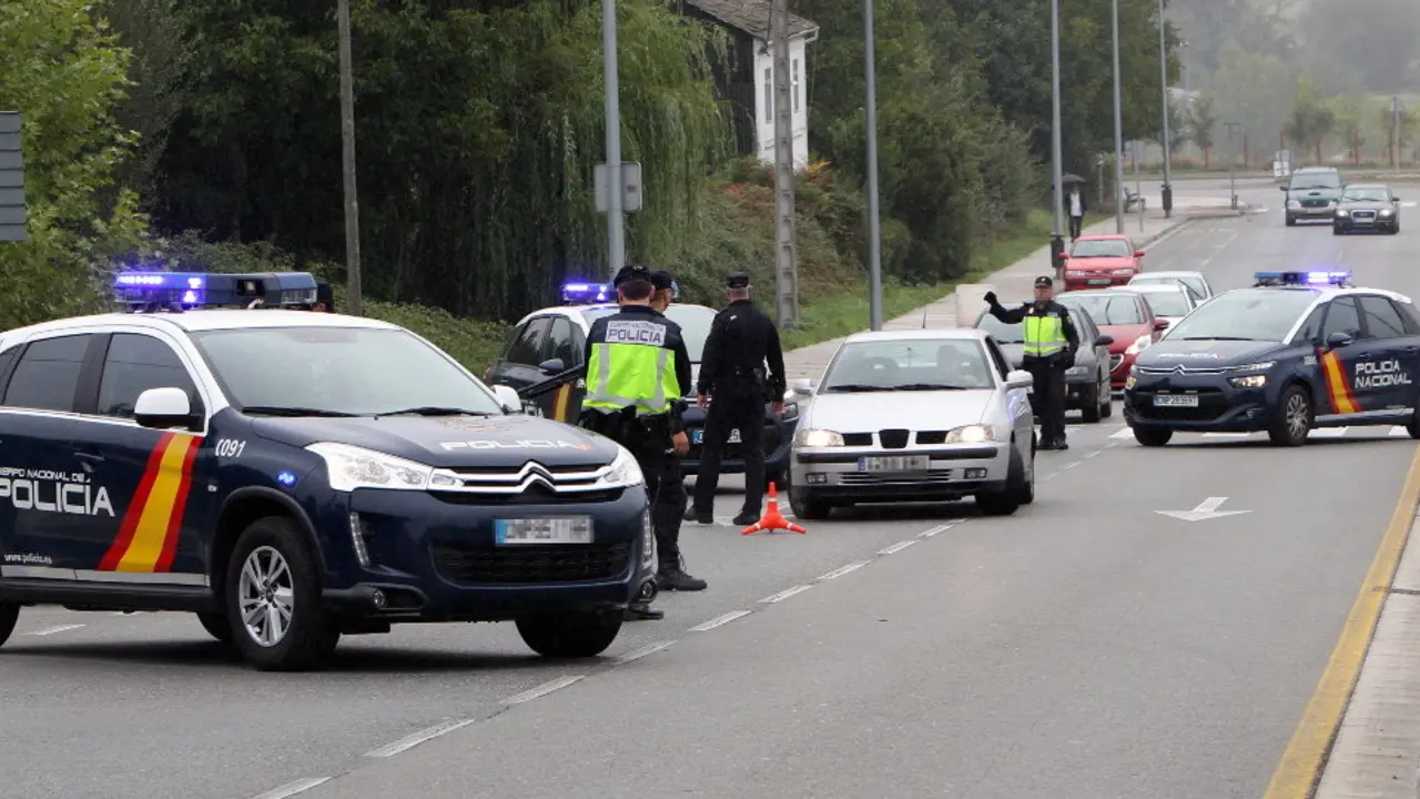 Control de la Policía Nacional. J. VÁZQUEZ (AEP)