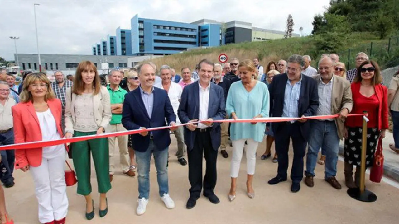 Abel Caballero,en la inauguración de un párking con 400 plazas frente al Hospital Álvaro Cunqueiro de Vigo. EFE