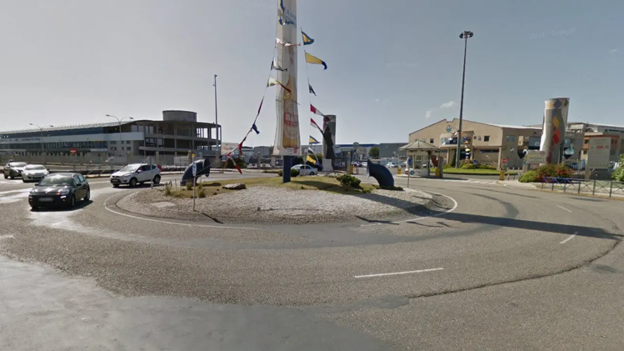 El suceso tuvo lugar en la rotonda de Beiramar. GOOGLE MAPS