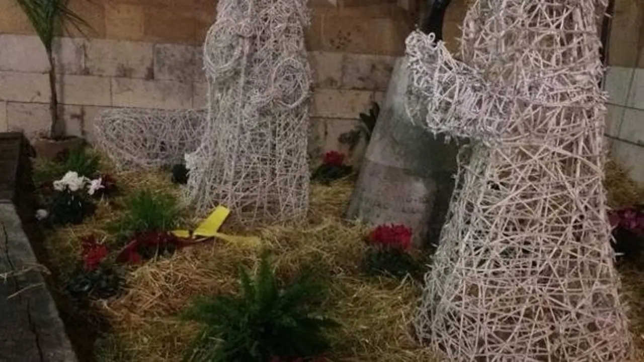 El lazo amarillo en el belén castellonense. WHATSAPP