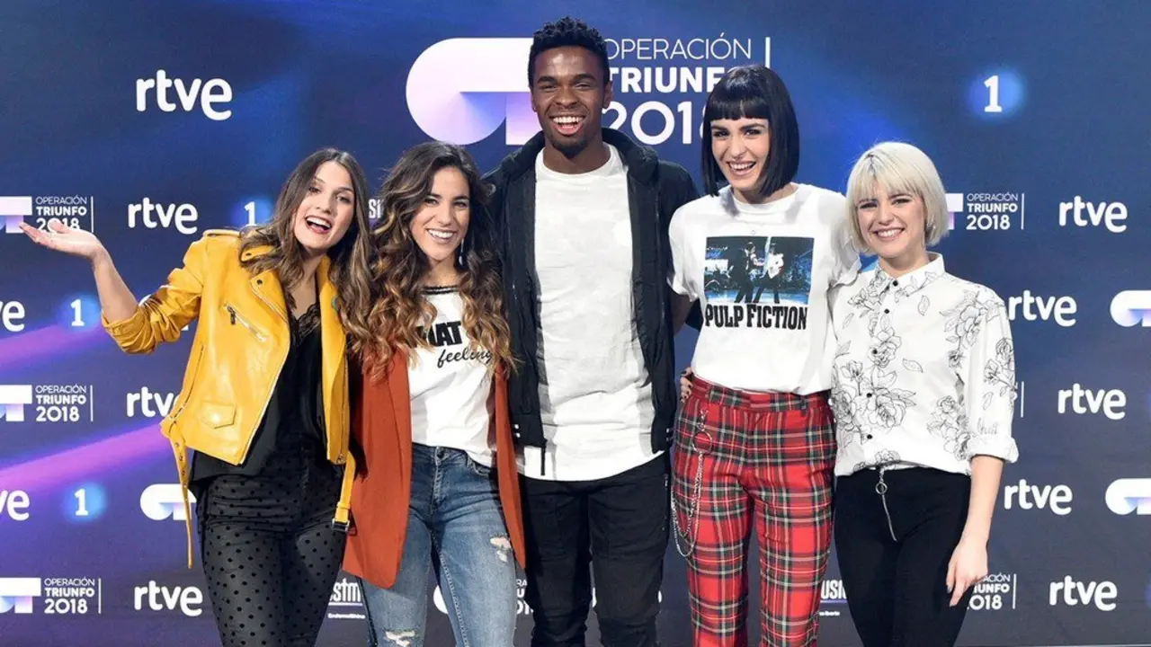 De izquierda a derecha, Sabela, Julia, Famous, Natalia y Alba Reche. EFE