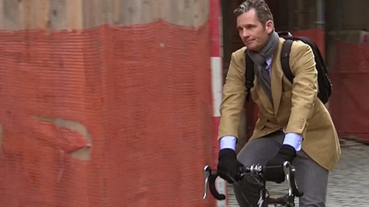 Iñaki Urdangarin desprazándose en bicicleta por Xenebra en febreiro de 2017. EP