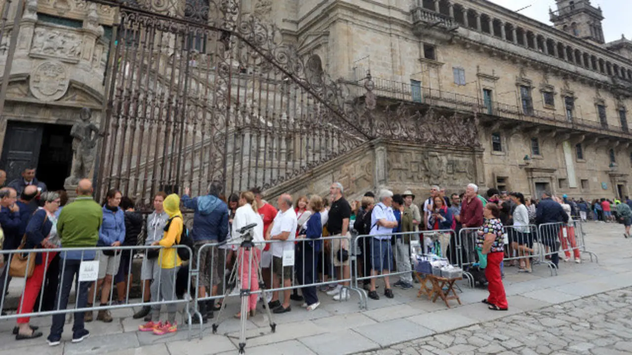Colas para entrar al Pórtico de la Gloria. PEPE FERRÍN