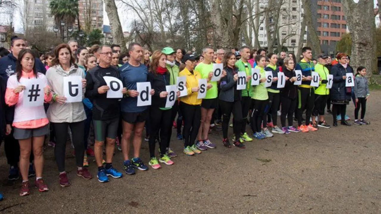 Homenaje de atletas a Laura Luelmo en Vigo. SALVADOR SAS