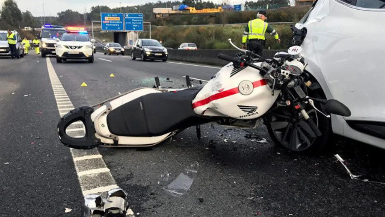 Un motorista falleció en un accidente en la AP-9 en Vigo. SXENICK