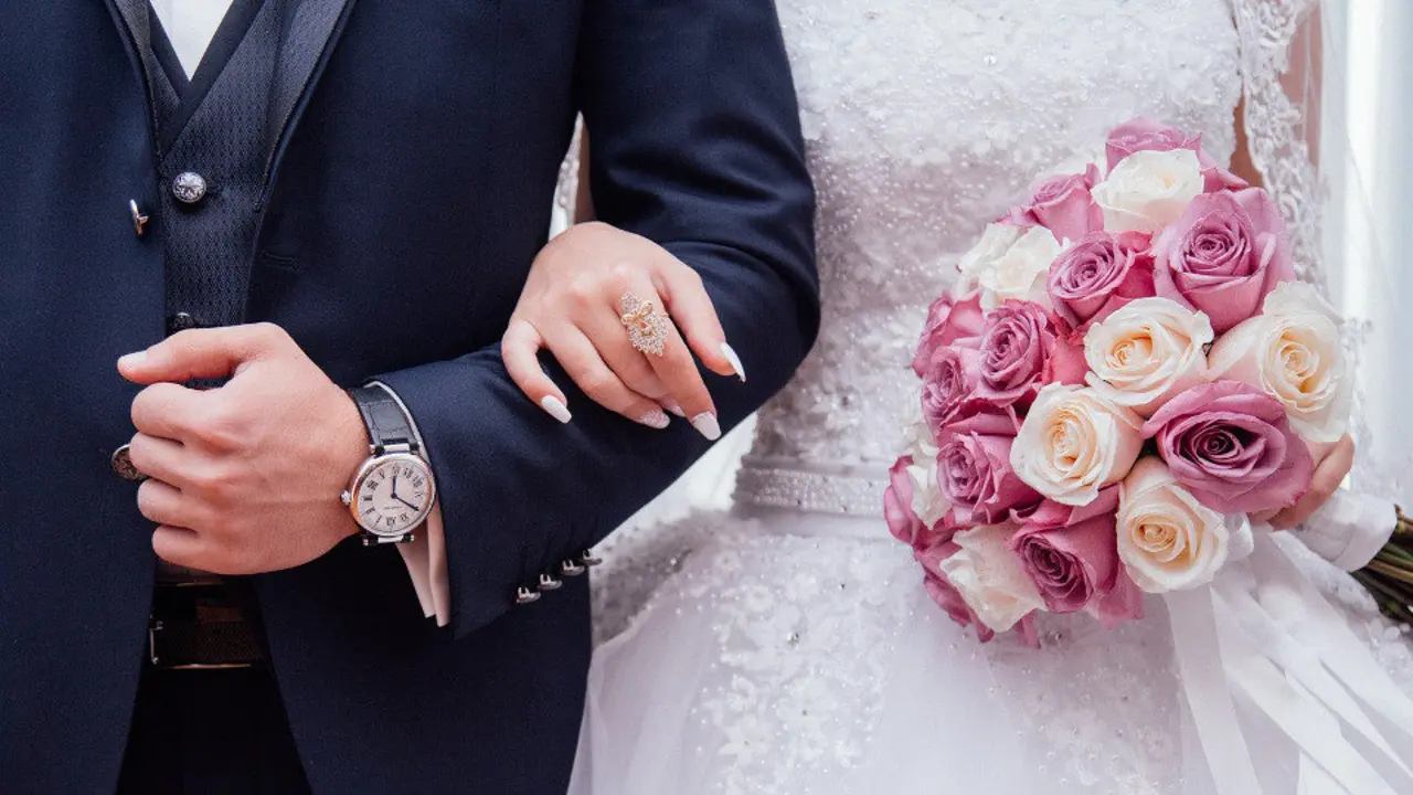 Unha parella, no día do seu enlace. PIXABAY