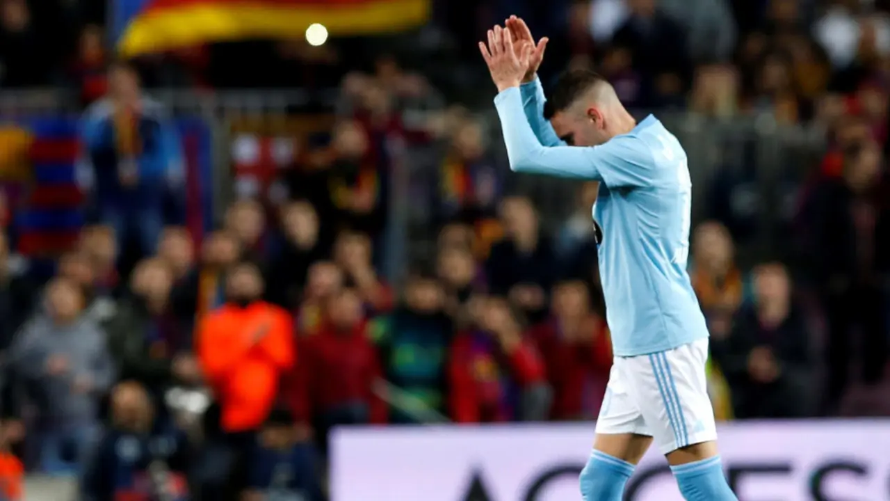 Iago Aspas, a su salida del Campo Nou.ENRIC FONTCUBERTA (Efe)