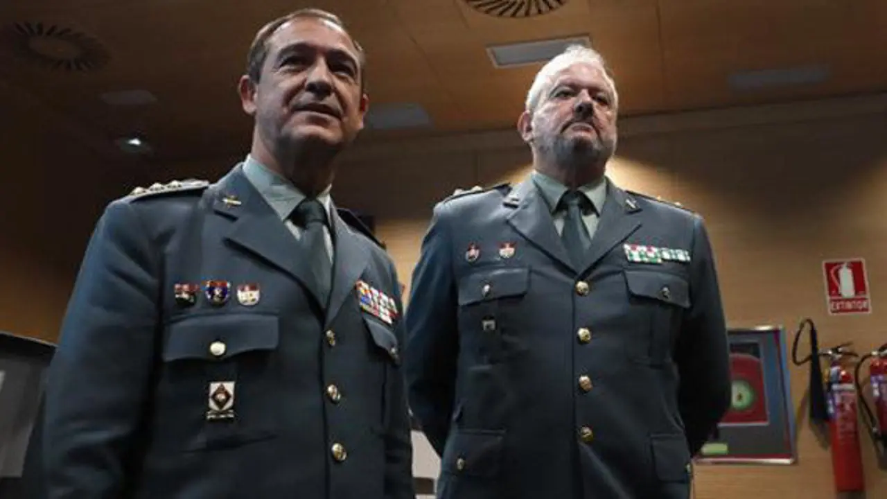 Ezequiel Romero y Jesús García Fustel, durante la rueda de prensa sobre el crimen de Laura Luelmo. JAVIER LIZÓN