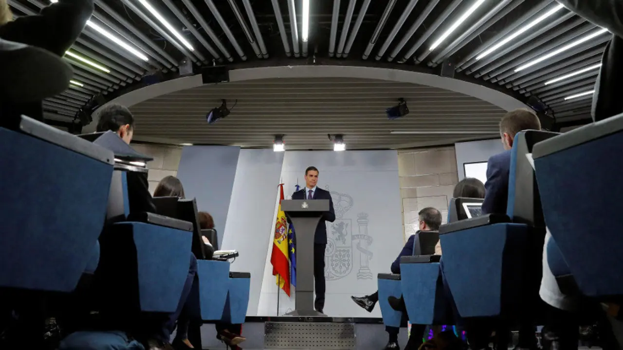 Pedro Sánchez, durante su comparecencia en el Palacio de La Moncloa tras el último Consejo de Ministros de 2018. JUAN CARLOS HIDALGO (EFE)