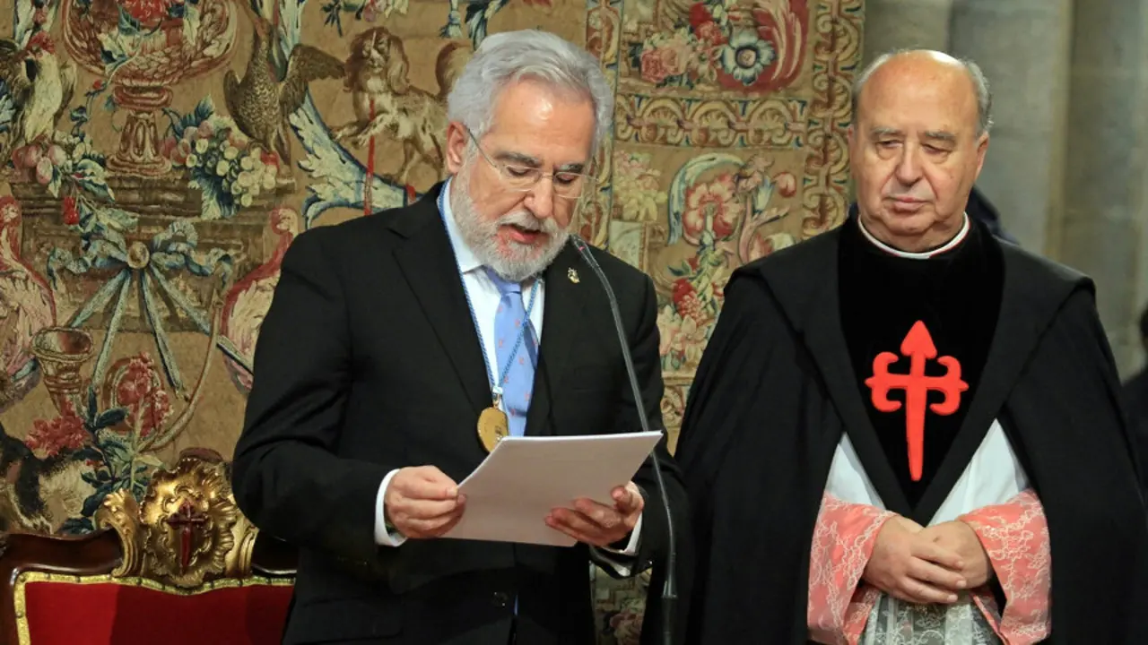 Santalices, durante su intervención como delegado regio en la Traslación de los restos del Apóstol. LUIS POLO