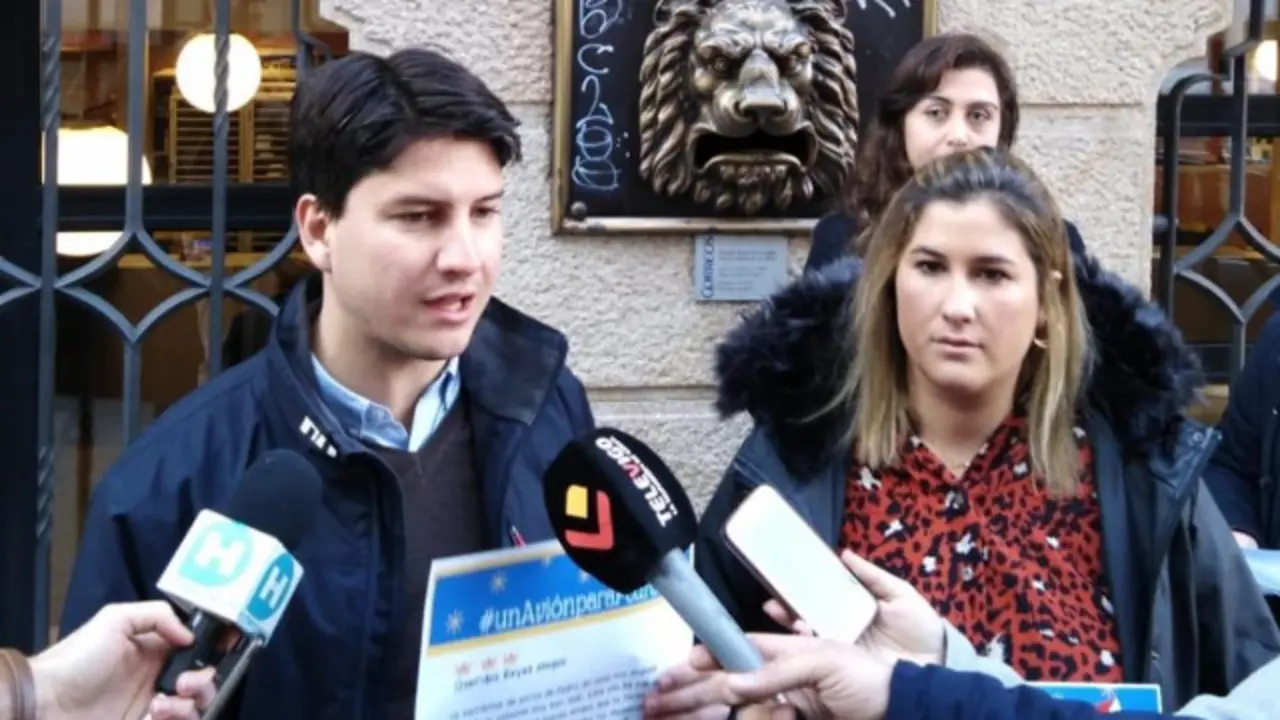 Diego Gago y Rocío Fernández, este viernes. TWITTER (Nuevas Generaciones)