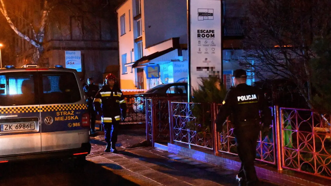 Dispositivo policial en el lugar del suceso, en Koszalin. MARCIN BIELECKI (EFE)