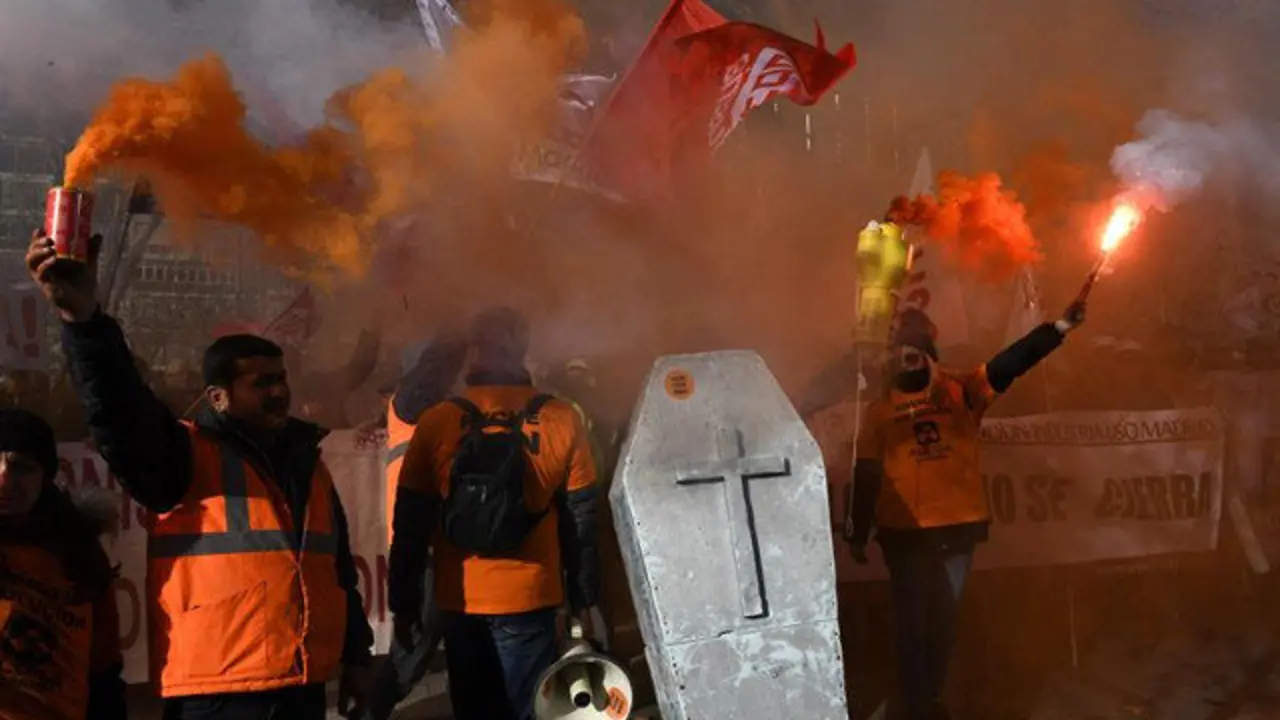 Protesta de los empleados de Alcoa en Madrid. VÍCTOR LERENA (EFE)