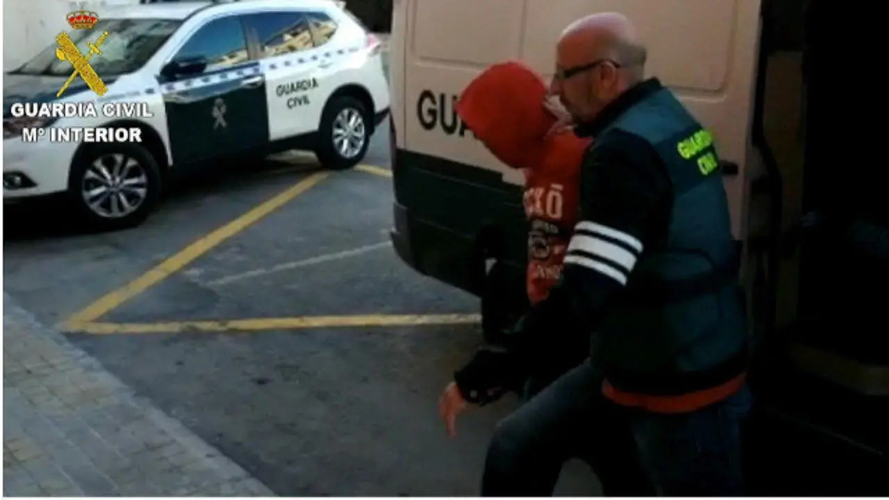 Uno de los detenidos por la supuesta agresión sexual en grupo cometida en Alicante EFE