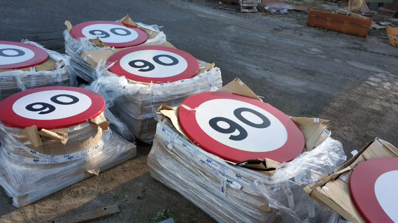 Las nuevas señales de límite a 90. EP