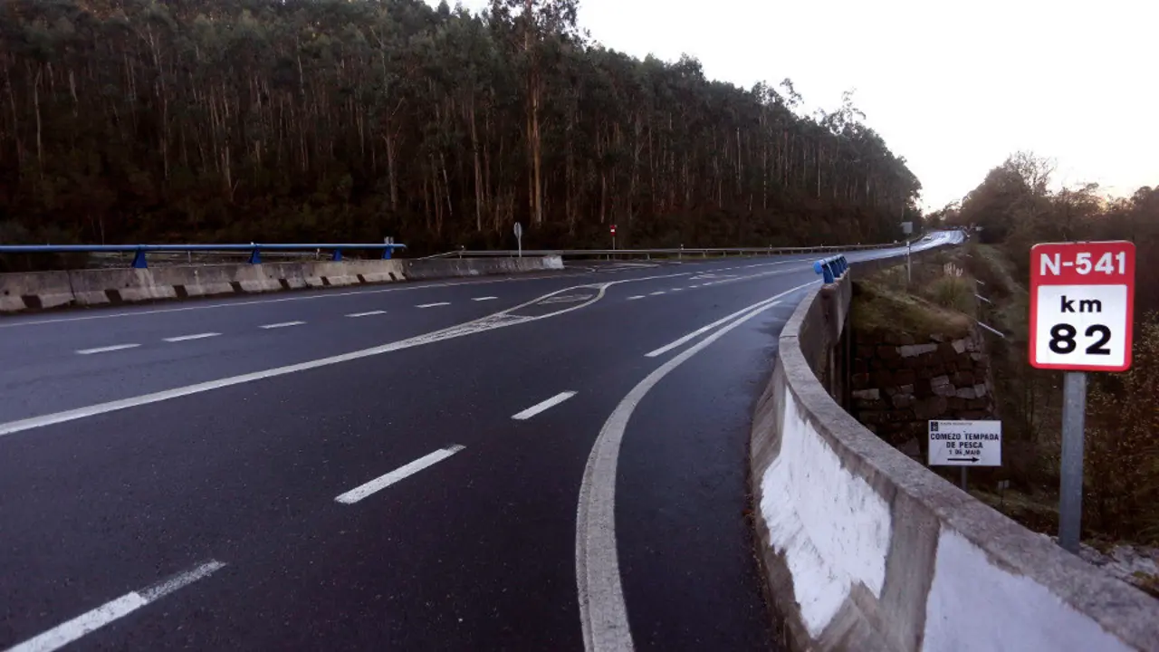 Zona de la N-541 en la que se echaron al monte los dos hombres buscados. JAVIER CERVERA