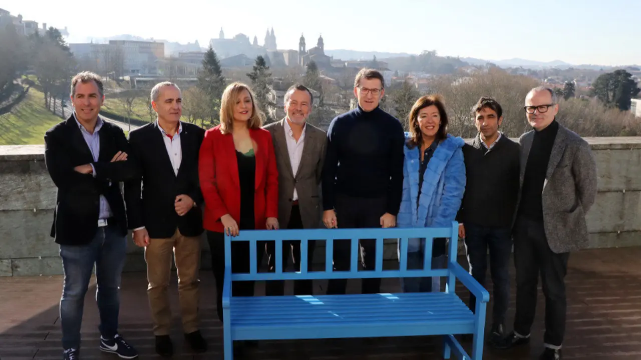 Núñez Feijóo xunto aos sete candidatos populares a gobernar nas sete cidades galegas. PEPE FERRÍN (AGN)
