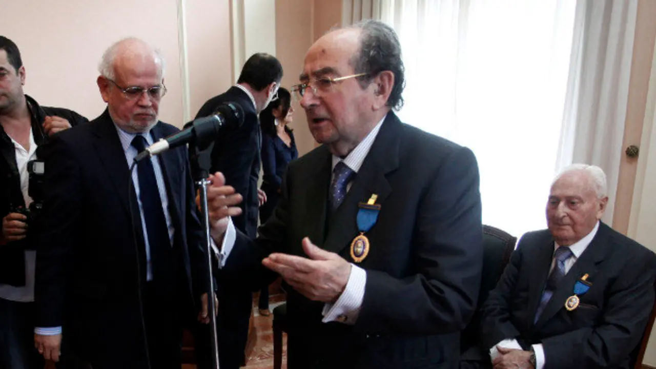 Ventura González Prieto recibió en 2011 la medalla al Mérito al Trabajo. CERVERA