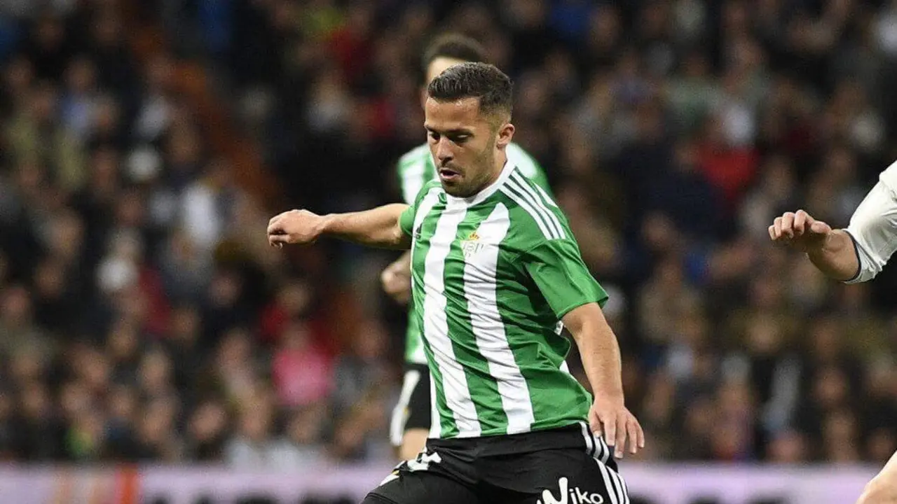 Riza Durmisi, en su etapa como jugador del Real Betis. TWITTER