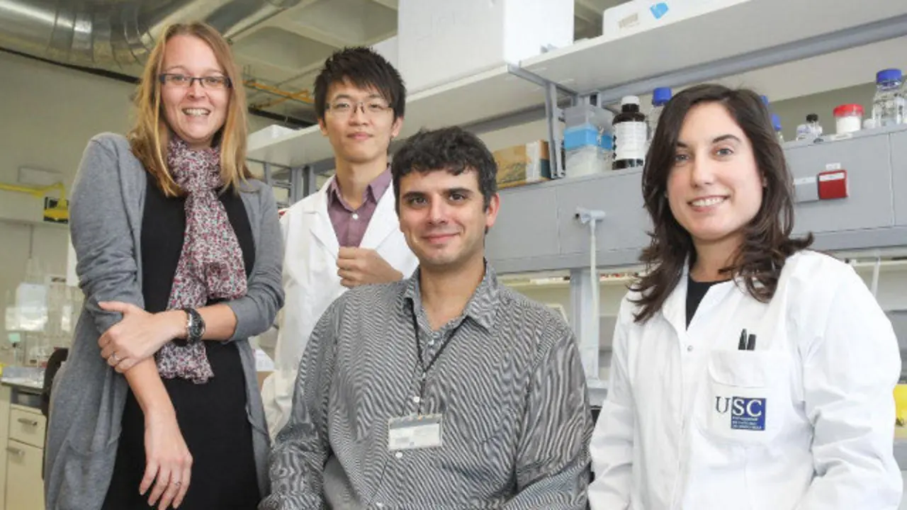Grupo de Marcos García Fuentes nos laboratorios do CiMUS. USC