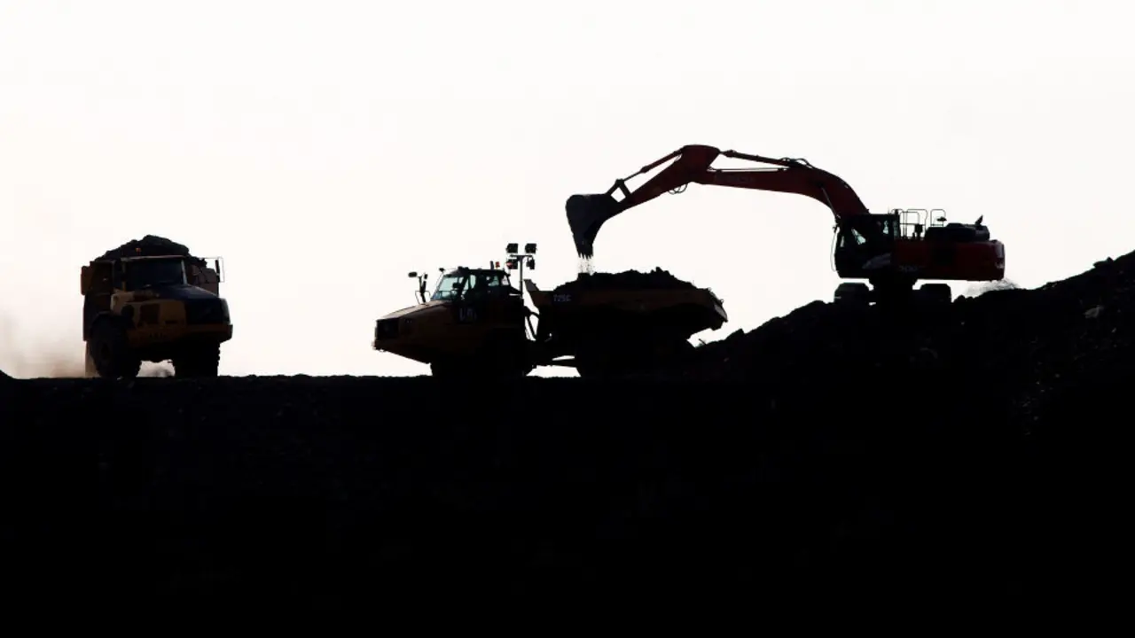 Las máquinas trabajan sin cesar para dar con Julen.DANIEL PÉREZ (Efe)