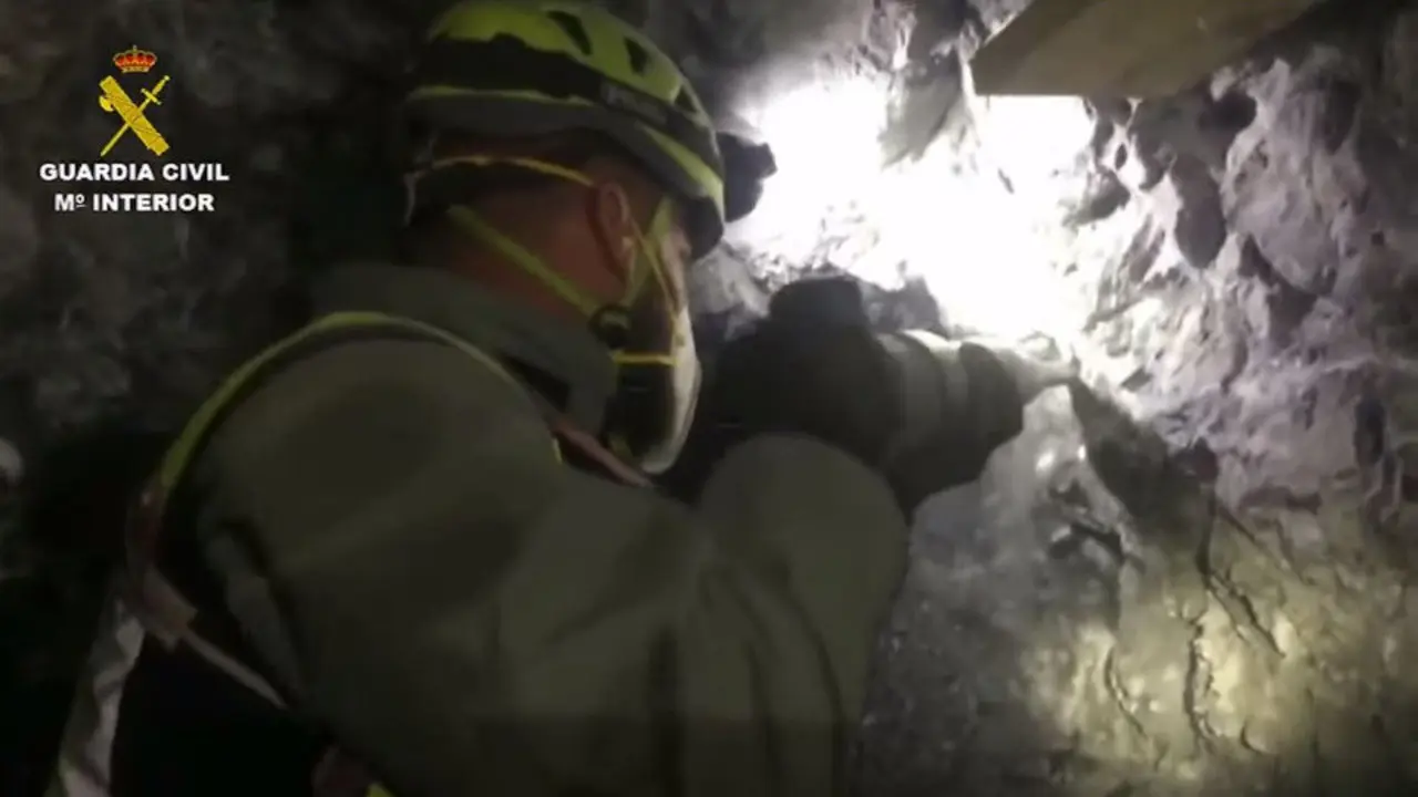 Trabajos de los mineros en el túnel para rescatar a Julen. GUARDIA CIVIL